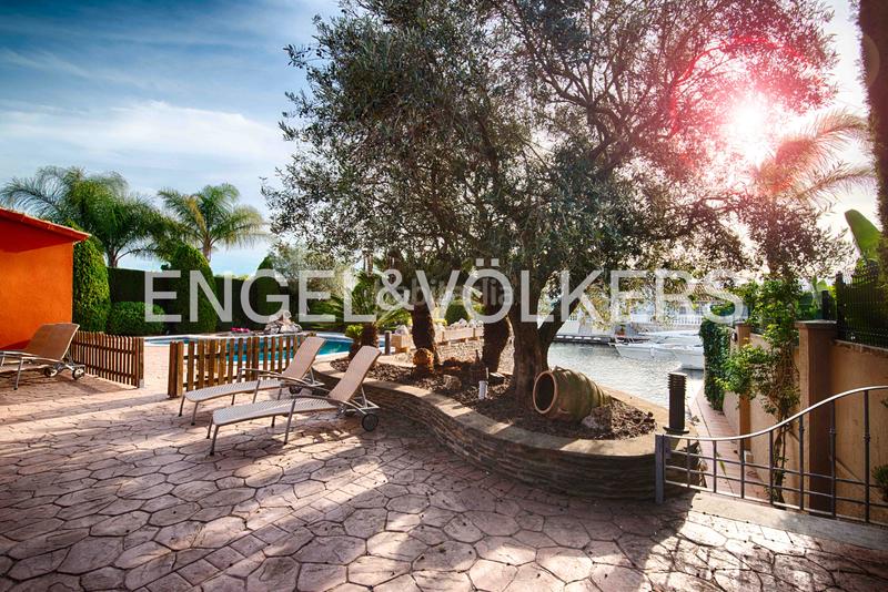 Foto da68a80d-ce2e-43c7-895e-045910526e25. Chalet avec cheminée parking piscine dans Peni Empuriabrava