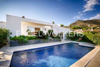 Chalet  Carrer s'arnella de mar. Villa exclusiva de autor con vistas al mar – faro de s’arenella