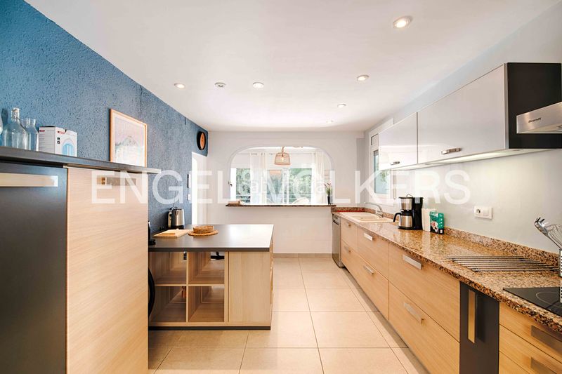 Foto 41b3a666-e33a-4a69-99db-7dca88d3b035. Casa amb piscina a Puig Rom-Canyelles-Almadrava Roses