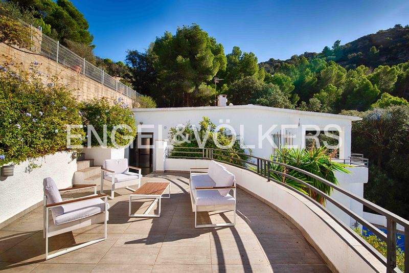 Foto bd46fda6-b441-43d0-9d05-bba6ae9e299c. Casa amb piscina a Puig Rom-Canyelles-Almadrava Roses