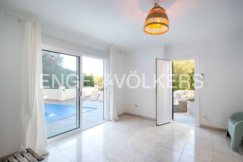 Foto f692c980-a8b0-4768-84f5-a3b45862b08b. Casa amb piscina a Puig Rom-Canyelles-Almadrava Roses
