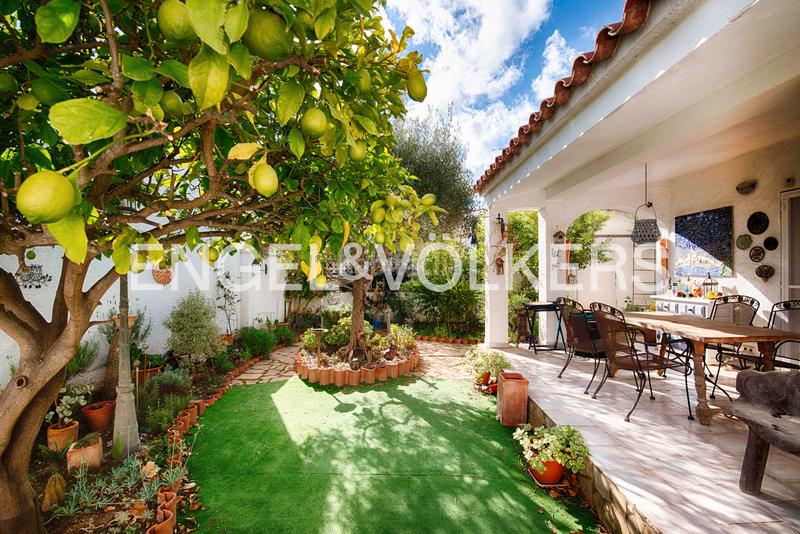 Foto 3cefdf19-207b-4107-81dc-6594223a6d2e. Casa amb xemeneia a Muga - Gran Reserva - Badia Empuriabrava