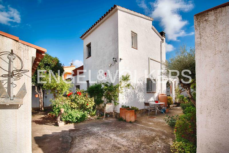 Foto 5d4907c4-023e-475d-9eb5-21bebf518f9f. Casa amb xemeneia a Muga - Gran Reserva - Badia Empuriabrava