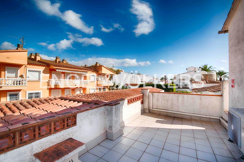 Foto 66be0e2c-5b72-4279-b1e1-d6ab1b33e9a2. Casa amb xemeneia a Muga - Gran Reserva - Badia Empuriabrava