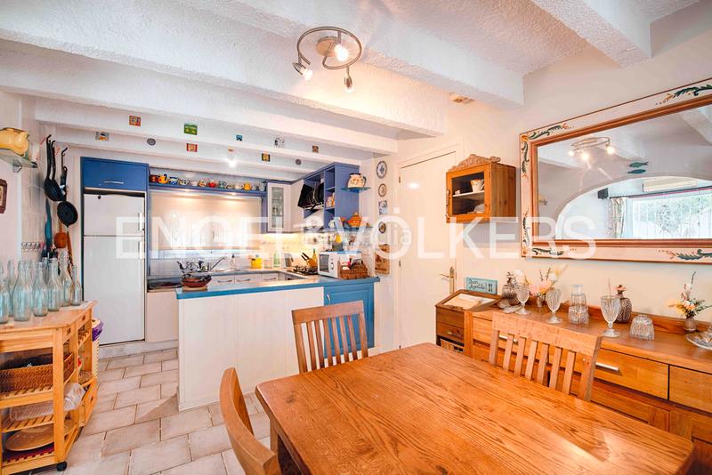 Foto a22bc65a-2a2c-44ad-89c9-3f218efa25f4. Casa amb xemeneia a Muga - Gran Reserva - Badia Empuriabrava