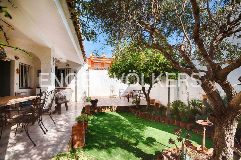 Foto e1280132-7ab8-4505-af2a-1d2a8d26cb8d. Casa amb xemeneia a Muga - Gran Reserva - Badia Empuriabrava