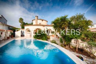 Maison  Carrer freser. Villa planta baja orientación sur y amarre