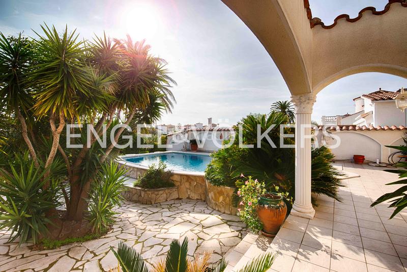 Foto c9ef227b-c7d0-4940-aba5-bad77501e70d. Haus mit parking pool in Francolí - Freser - Noguera Empuriabrava