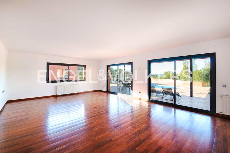 Foto 308c990f-d10d-44b0-95cd-32087978c936. Chalet con riscaldamento parcheggio piscina in Peralada