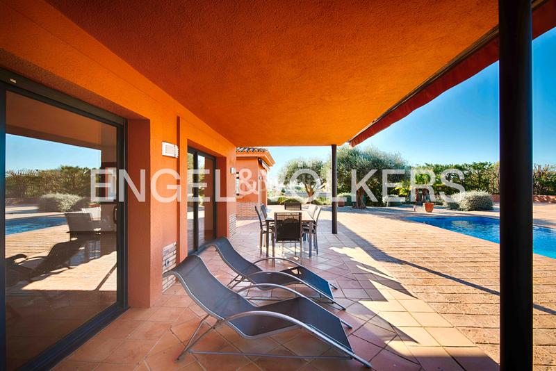 Foto 3340ab93-3873-403a-aed5-af319a38ff31. Chalet con riscaldamento parcheggio piscina in Peralada