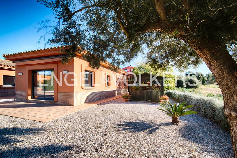 Foto 8ae513b9-92f3-413e-82cf-e41f368aff90. Chalet con riscaldamento parcheggio piscina in Peralada