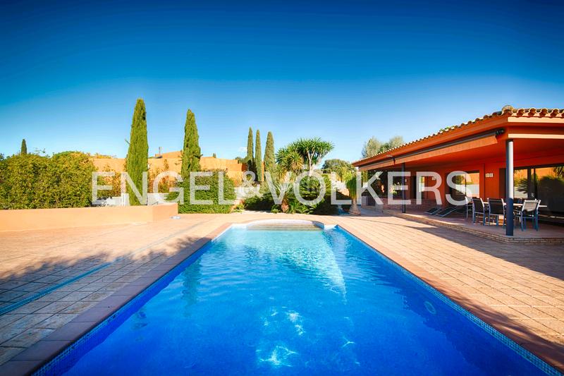 Foto c2145915-28af-476f-9048-c52c57df14b9. Chalet con riscaldamento parcheggio piscina in Peralada