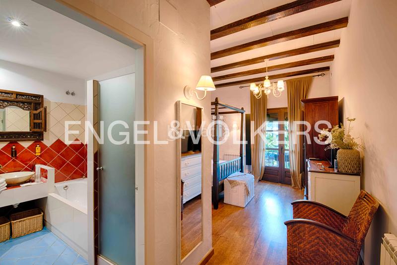 Foto 0b815efe-7e1a-4e71-a226-b87a258250f5. Edificio con piscina in Terrades