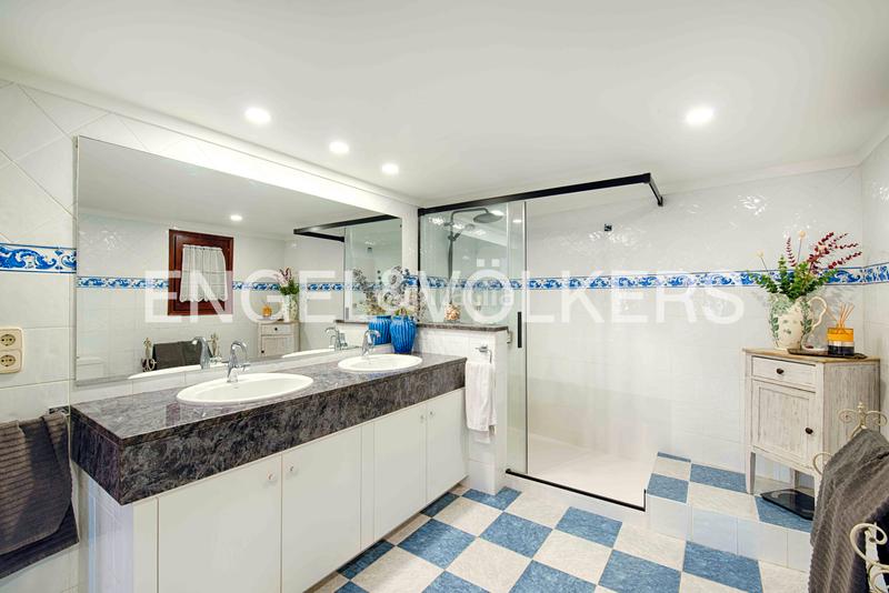 Foto 0c497ba9-caf1-4f77-8b93-ca1dfbd28362. Edificio con piscina in Terrades