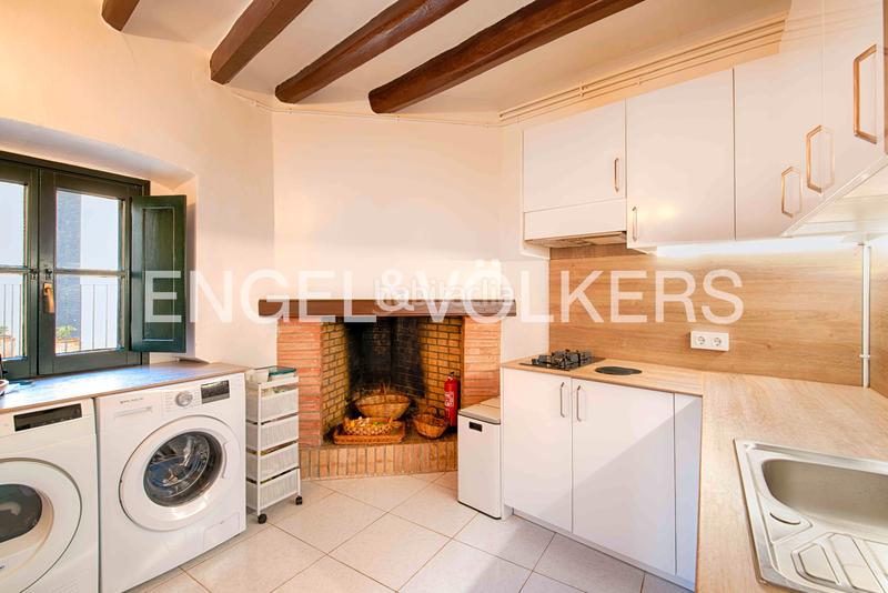 Foto 3000bd8d-31bc-4bd8-94d0-aa297af27aa4. Edificio con piscina in Terrades