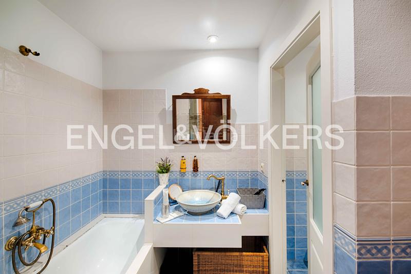 Foto 384a91fa-ff07-4b23-b346-86f05bd84fc0. Edificio con piscina in Terrades