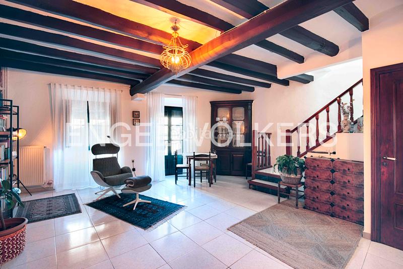 Foto 798dfc86-c4b2-4e9e-ab79-f1c7d12598f6. Edificio con piscina in Terrades