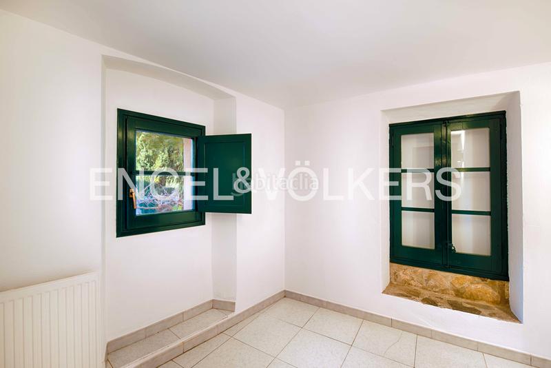 Foto 7dbf86c3-97c8-4a48-bfae-cb4669606238. Edificio con piscina in Terrades