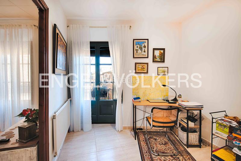 Foto a27eeb7a-9106-4d7f-a93c-5fb3ddd42f86. Edificio con piscina in Terrades