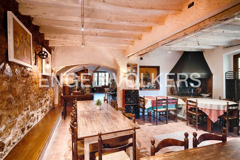 Foto ab450862-8ad4-4a7c-8c46-c90975c0f2de. Edificio con piscina in Terrades