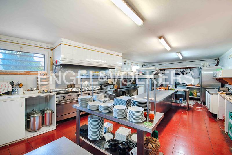 Foto b3762745-ad83-4e7c-8735-0577bb692309. Edificio con piscina in Terrades