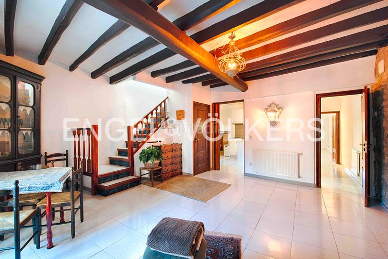 Foto bf119e2c-a6f4-42b3-95c9-2a219fea1af2. Edificio con piscina in Terrades