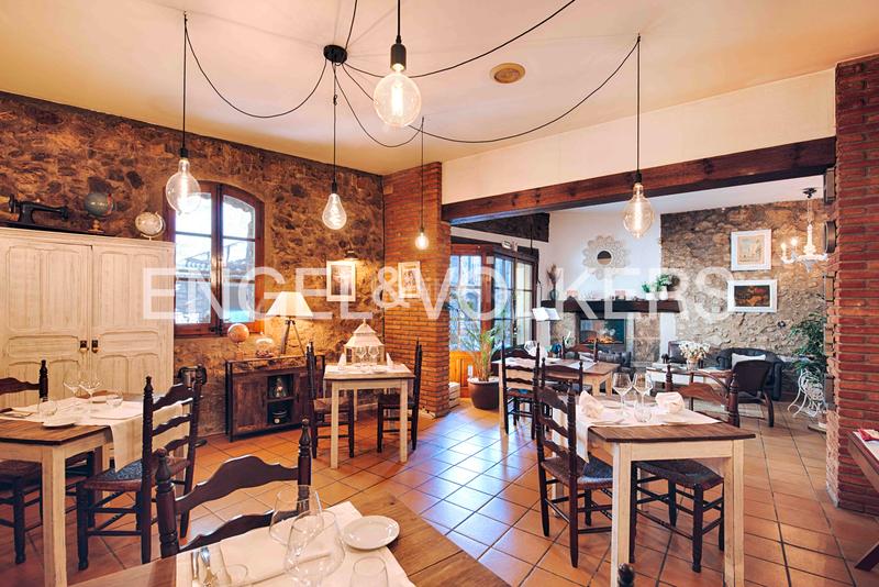 Foto c2c0e6cd-4a6d-4878-81f6-cb260815c2fa. Edificio con piscina in Terrades