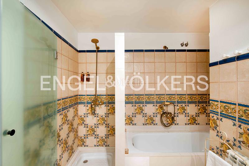 Foto c9980189-61db-4ca4-afd9-9198550f759e. Edificio con piscina in Terrades