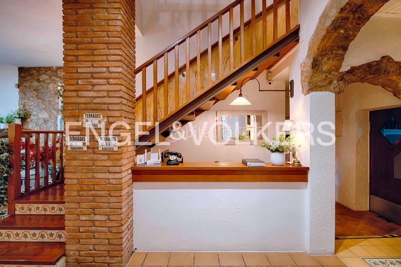 Foto caeb32f5-68de-4a26-9771-a704ec51e955. Edificio con piscina in Terrades