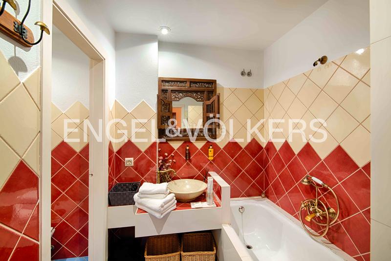 Foto f1ae49bd-2a60-4dbe-914f-9d8360343775. Edificio con piscina in Terrades