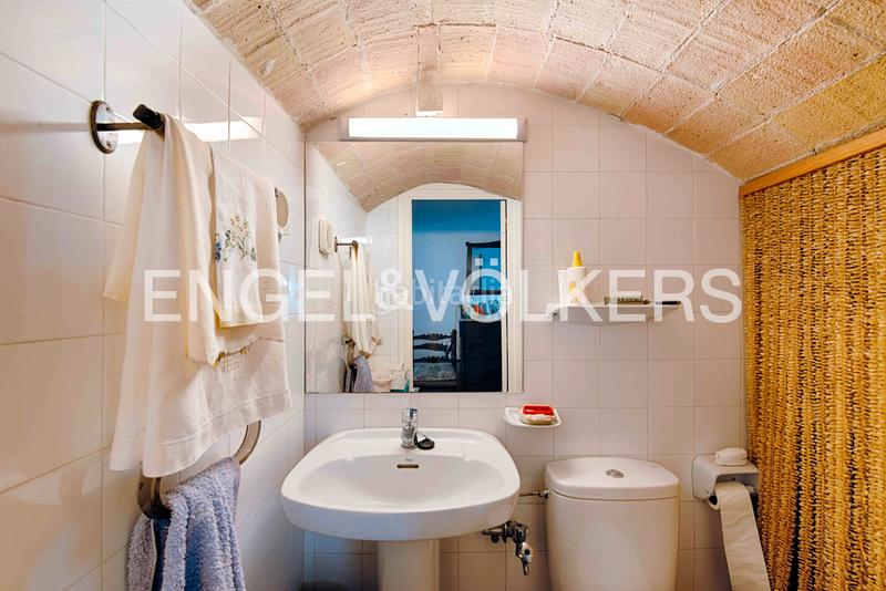 Foto 12cbd195-947c-4105-8720-dc08dab04d43. Casa adossada amb xemeneia a Capmany