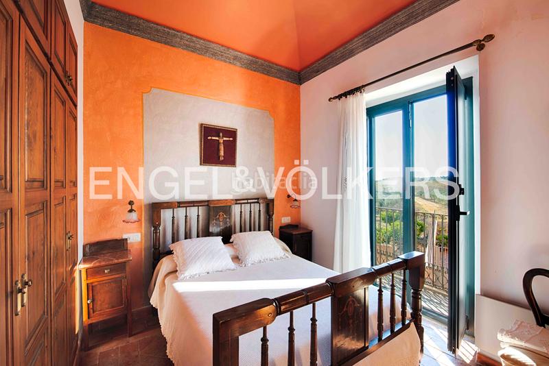 Foto 19028ff2-0f2b-45d5-b19f-22979faec9fa. Casa adossada amb xemeneia a Capmany