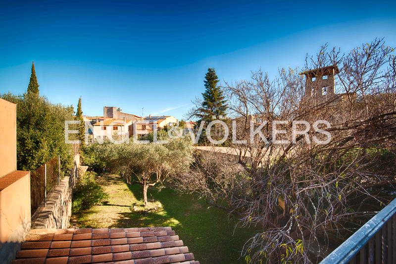 Foto 80cefbab-37cd-466e-821a-c0195e8b18d4. Casa adossada amb xemeneia a Capmany