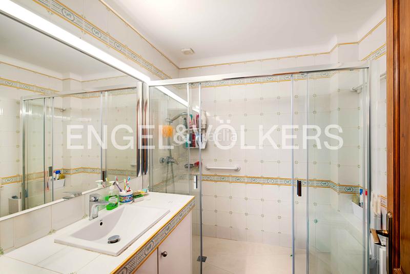 Foto e171f767-75b1-4d5e-b7dc-78fc398c656f. Casa adossada amb xemeneia a Capmany