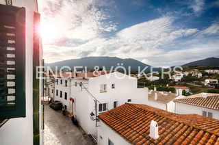 Flat in Carrer pablo ruiz picasso 15. Dúplex de tres dormitorios con garaje en cadaqués