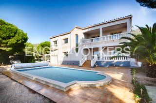 House  Carrer garbi. Espectacular casa con licencia turística, piscina y gran terreno