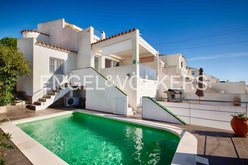 Foto 3741113d-9feb-4336-997e-0b311e372b60. Casa adossada amb xemeneia calefacció piscina a Puig Rom-Canyelles-Almadrava Roses