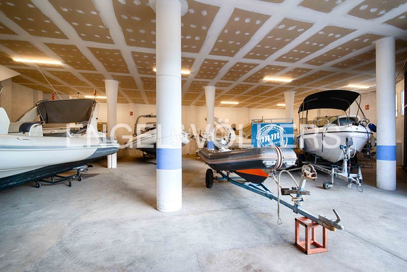 Foto 0c758d44-8dfb-4464-a2a8-bbaeed5df1b1. Nau industrial a Cadaqués