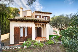 Casa  Carrer de pere iii. Exclusiva - villa en llançà a 5 min a pie de la playa, con jardí