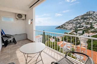 Etagenwohnung  Carrer de diego velázquez. Bonito piso reformado con vistas al mar en canyelles petites, ro