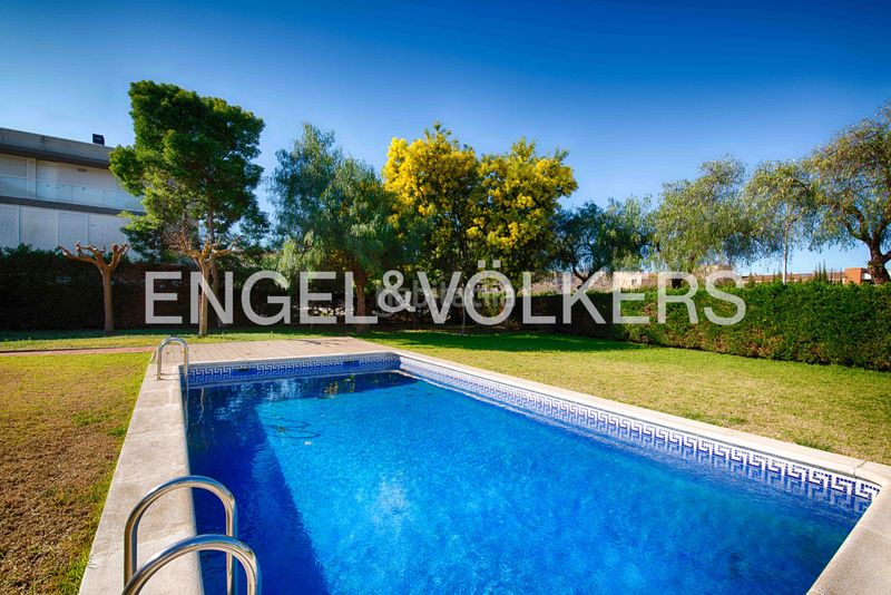 Foto c378c552-0bd1-4b5a-ad04-ab18f1d5811b. Pis amb piscina a Centre Roses