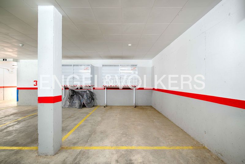 Foto f83de357-ff26-4c9e-8292-5deab2982848. Pis amb piscina a Centre Roses