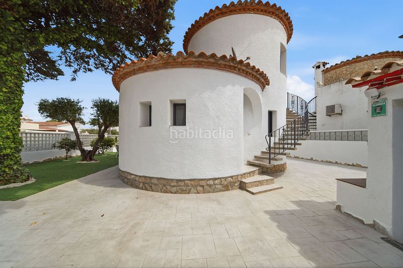 Foto 385dfe8c-4e05-49ad-a446-586a3d70f4f6. Casa amb aparcament piscina a Alberes Empuriabrava