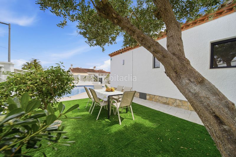 Foto 40e03015-55c0-410b-9477-a9063d4a7862. Casa amb aparcament piscina a Alberes Empuriabrava