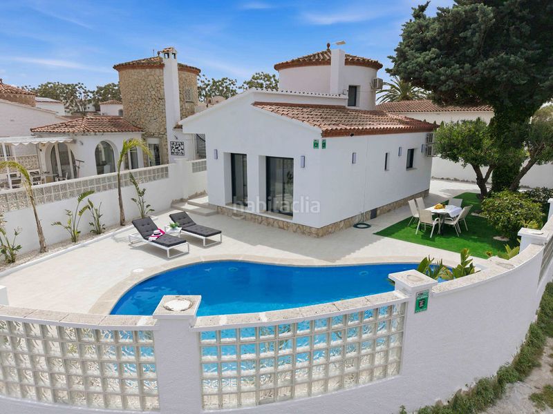 Foto 4fa8cef8-1cdf-4da2-8e52-d3e2b885965a. Casa amb aparcament piscina a Alberes Empuriabrava