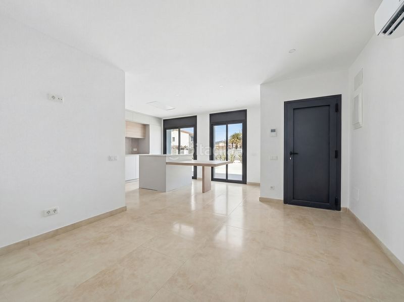 Foto aec2151f-780c-4ccf-ae68-d7d53b738cab. Casa amb aparcament piscina a Alberes Empuriabrava