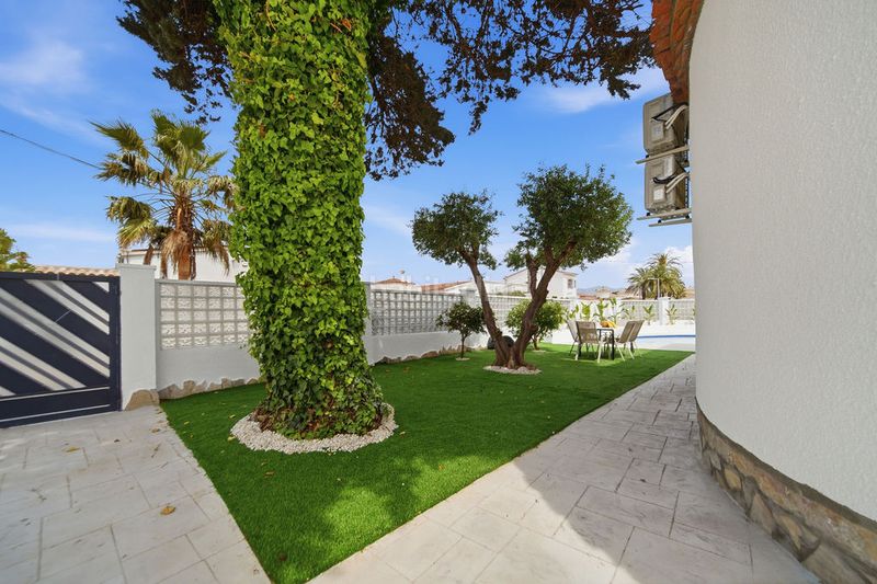 Foto db09bd7a-59fe-4833-b1d2-3890d14eef84. Casa amb aparcament piscina a Alberes Empuriabrava