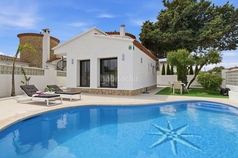 Foto dfe19a35-d4d8-4acf-8057-ee7a532e5793. Casa amb aparcament piscina a Alberes Empuriabrava