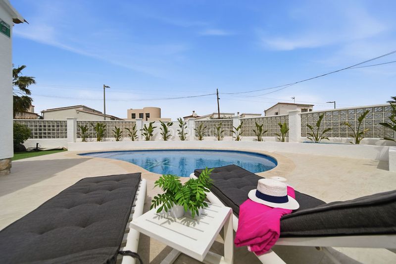 Foto fe552280-ca24-48a7-9d22-a67c8096b0d9. Casa amb aparcament piscina a Alberes Empuriabrava
