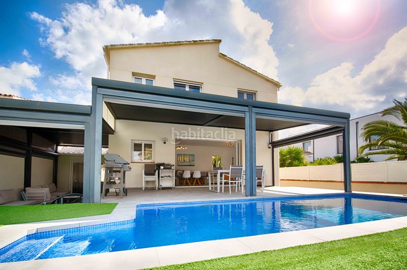 Foto 6e6cfaaa-5a01-4167-a9d1-874026537982. Casa amb aparcament piscina a Cap Ras - Creus - Falconera Empuriabrava
